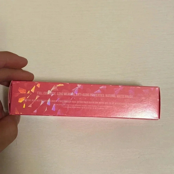 NEW IN BOX- MAGIC STAR™ CONCEALER- C15.25- MEDIUM SKIN TONE-JEFFREE STAR - Picture 5 of 7